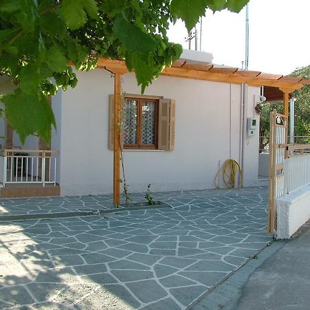 George'S Apartment Agia Marina  Zimmer foto