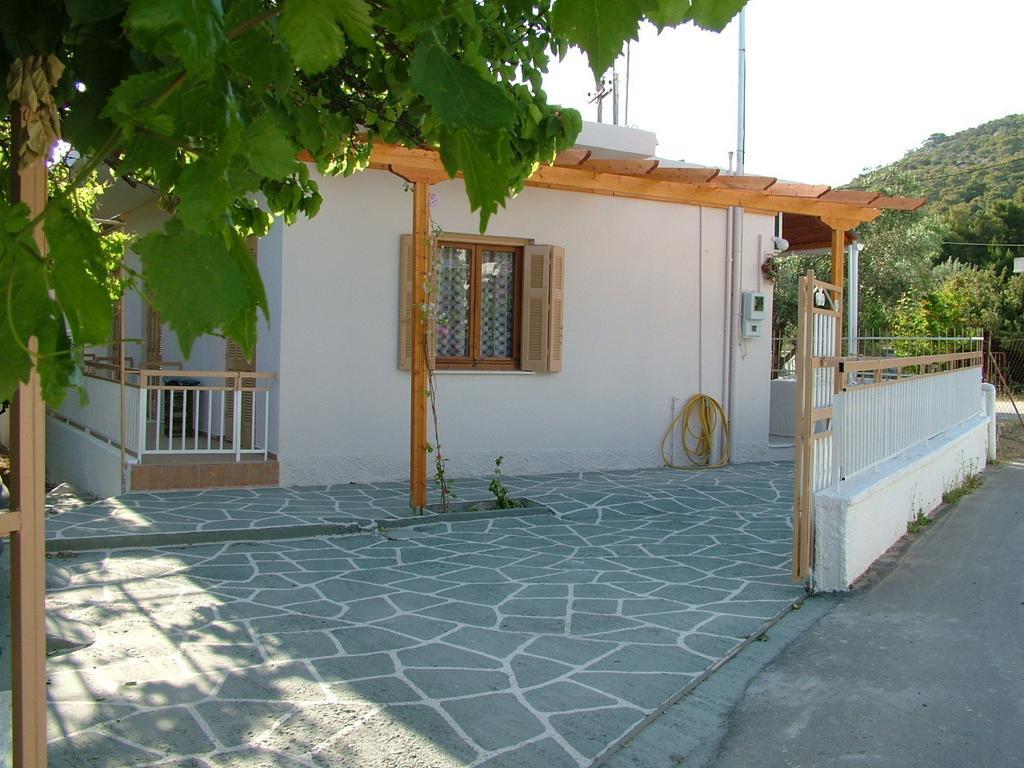 George'S Apartment Agia Marina  Zimmer foto