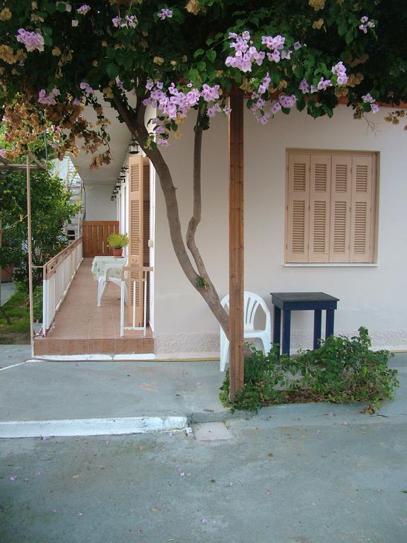 George'S Apartment Agia Marina  Zimmer foto