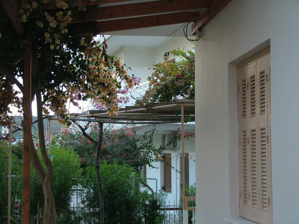 George'S Apartment Agia Marina  Zimmer foto
