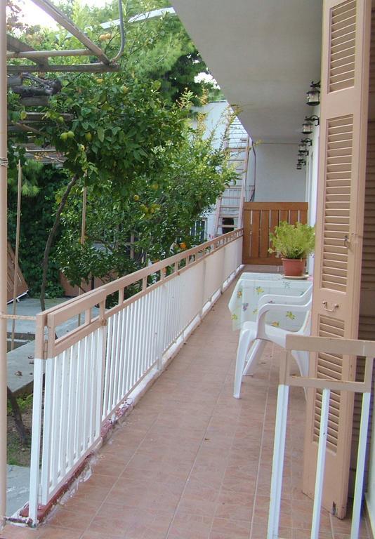 George'S Apartment Agia Marina  Zimmer foto