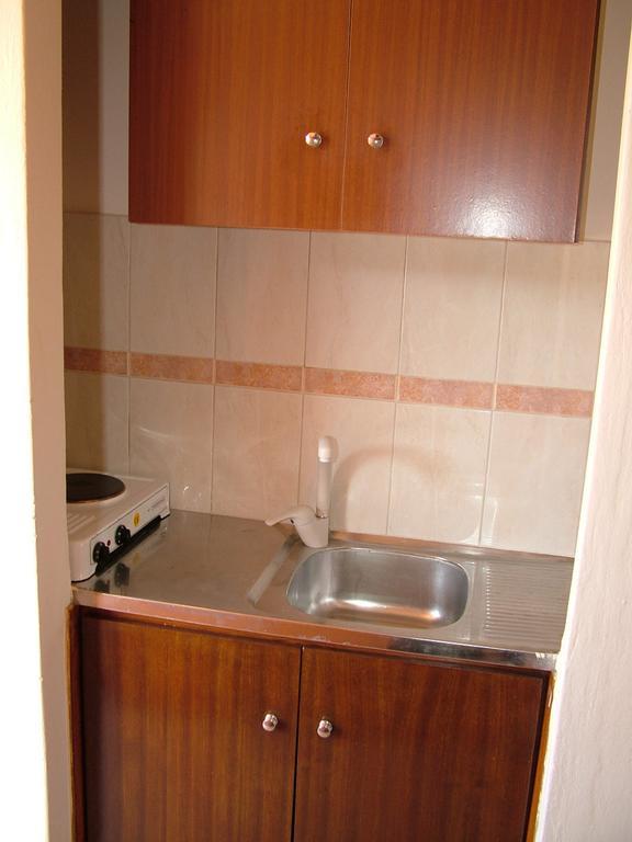 George'S Apartment Agia Marina  Zimmer foto